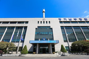 생후 8개월 아들 리모컨으로 때려 숨지게 한 ‘비정한’ 친모 구속 송치