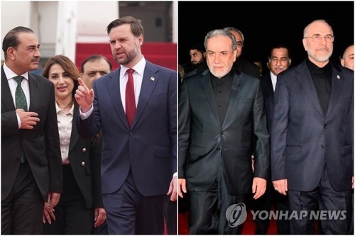 지난달 11일(현지시간) 파키스탄 수도 이슬라마바드서 전쟁 종식을 위한 회담에 나선 미국 대표단(왼쪽)과 이란 대표단. AP·EPA=연합뉴스 자료사진.