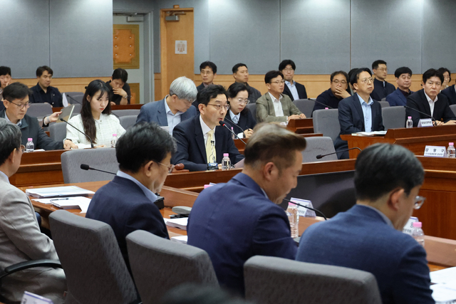 정부 드론ㆍ대드론 통합 TF 3차 회의 참석한 윤창렬 국무조정실장 [연합뉴스]