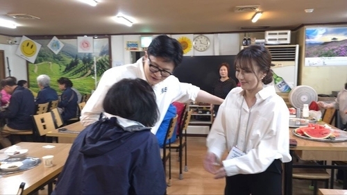 한동훈 배우자 진은정 변호사, 유세 지원 나서 [한동훈 후보 페이스북 캡처]