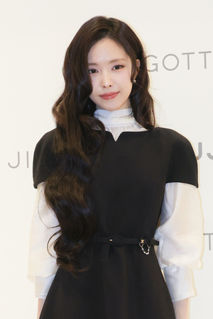 [포토] 손나은, 수줍은 미소