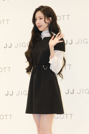 [포토] 손나은, 수줍은 인사