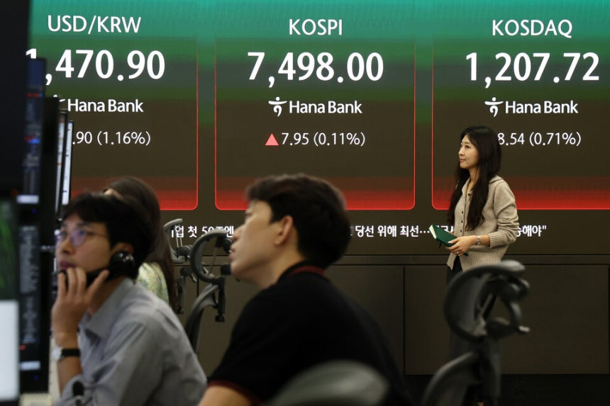 코스피, 외인 ‘5조’ 매물 딛고 사상 최고치 경신…7500선 ‘턱밑’