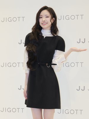 [포토] 손나은,  ‘제이제이지고트(JJ JIGOTT)’ 매장 오픈 기념 행사 참석