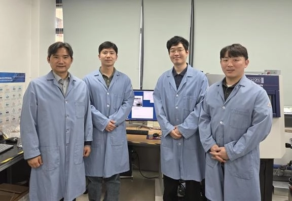홍승범(왼쪽부터) KAIST 교수, 김성현 석-박사통합과정,  최영우 박사, 조윤한 박사. KAIST 제공.