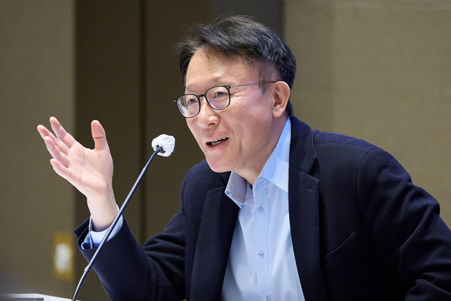 신성환 한국은행 금융통화위원이 11일 오전 서울시 중구 한국은행에서 열린 기자간담회에서 발언하고 있다. [한국은행 제공]