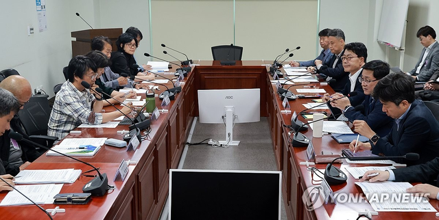 김성환 기후부 장관, 송전탑 반대 지역별 대표들과 간담회 [연합뉴스]