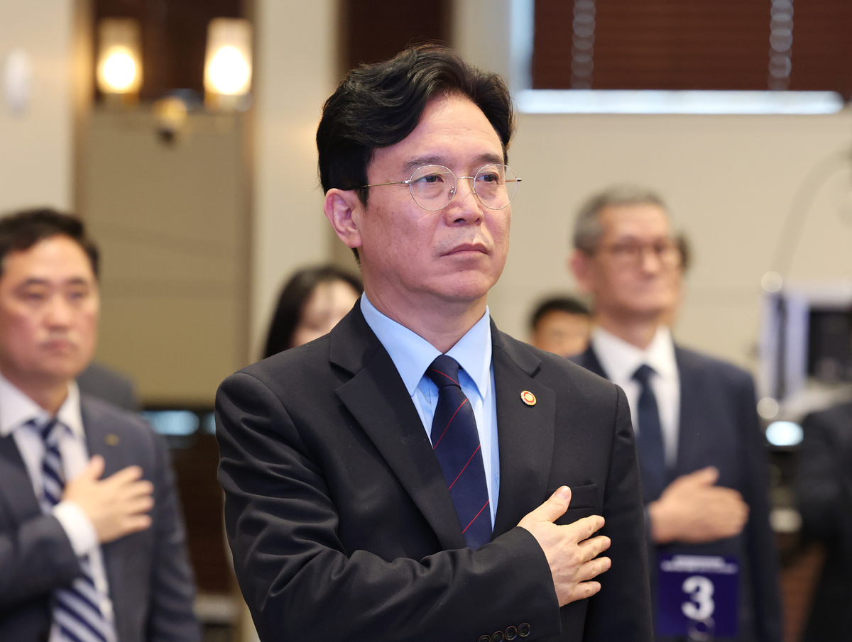 노동장관 “삼성전자 노사, 노사관계도 새 모범 만들어 달라”