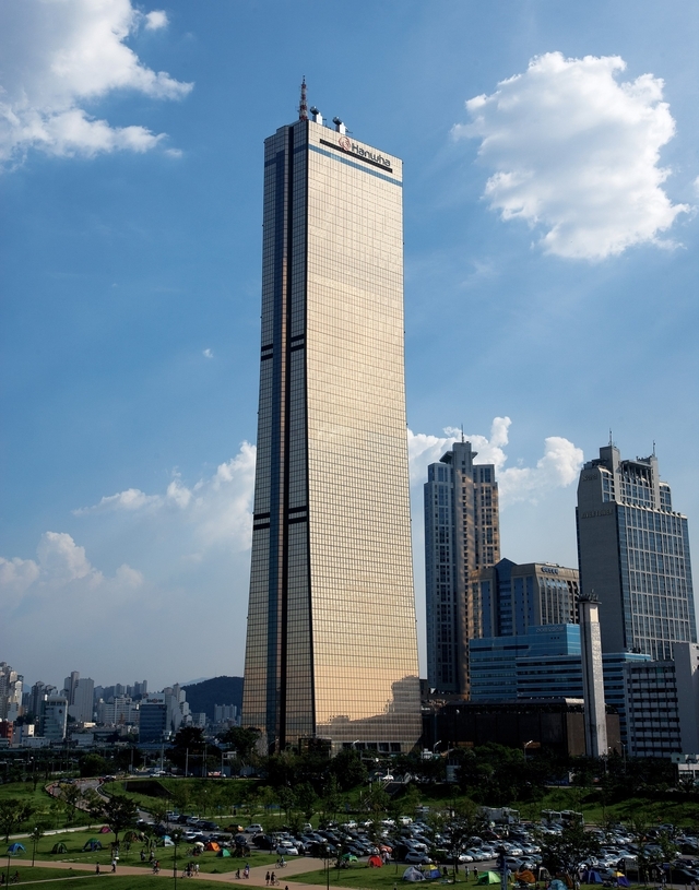 한화생명 63빌딩. [한화생명 제공]