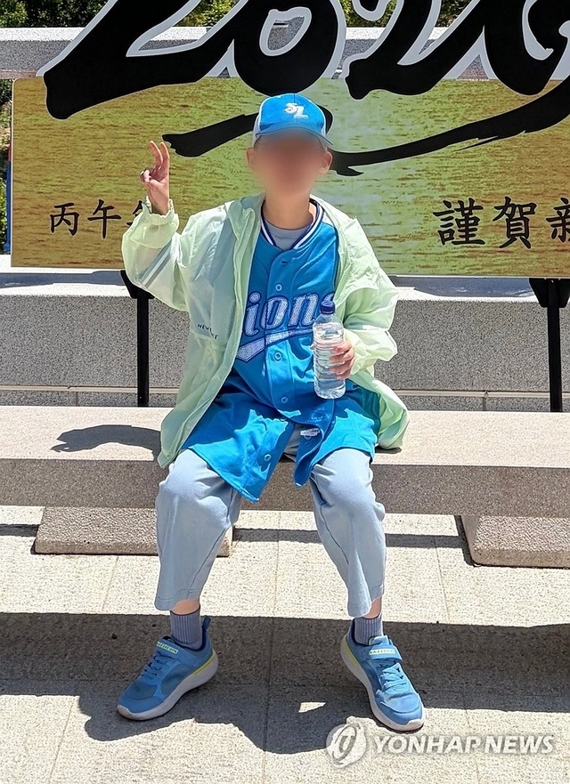 대구에서 지난 10일 가족과 함께 경북 청송군 주왕산국립공원 내 사찰을 찾았다가 홀로 주봉으로 등산하러 나선 A(11ㆍ초6)군이 실종돼 수색 작업이 이뤄지고 있다. 사진은 A군이 실종 당일 촬영한 사진. A군 가족 제공.