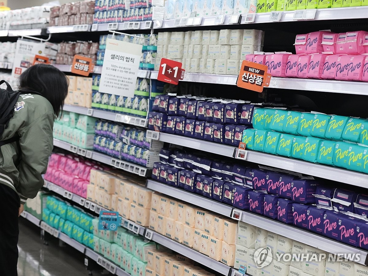 "원재료값 떨어져도 가격 오르는 생리대"...3년간 18% ↑ - 뉴스 썸네일 이미지