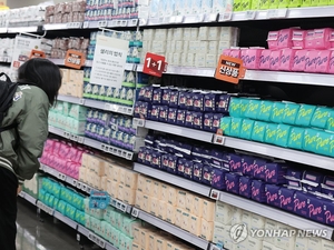 “원재료값 떨어져도 가격 오르는 생리대”…3년간 18% ↑