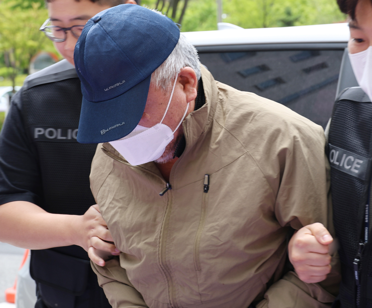 “문 잠겨 못들어 갔다”…경찰, ‘흉기 사망’ 노래방 1시간반만 늑장진입 논란
