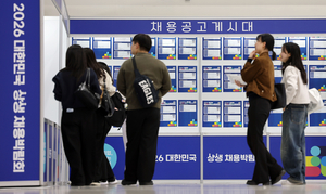 4월 취업자 증가폭 7만명대로 추락… 18개월만에 최소 폭