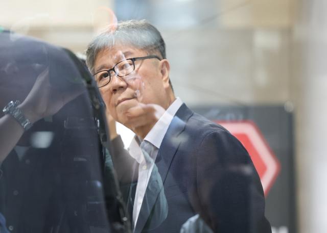 김대기 전 대통령실 비서실장이 15일 경기도 과천에 마련된 권창영 2차 종합특별검사팀 사무실에 출석하고 있다. [과천=연합뉴스]