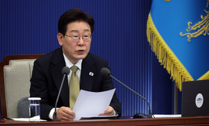 [속보] 李대통령, 보건복지부 1차관에 현수엽 임명…관세청장 이종욱