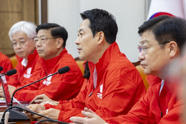 국민의힘 장동혁 대표가 15일 국회에서 열린 중앙선거대책위원회 회의에서 발언하고 있다. [연합뉴스]