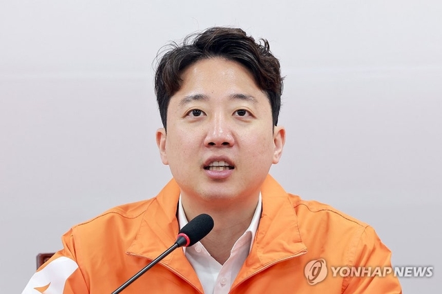이준석 개혁신당 총괄선거대책위원장이 지난 11일 국회에서 열린 6·3 지방선거 제1차 중앙선대위 회의에 참석해 발언하고 있다. 연합뉴스