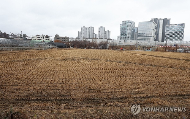 정부가 전국 농지 소유자를 대상으로 18일부터 전수조사에 착수한다. [연합뉴스]