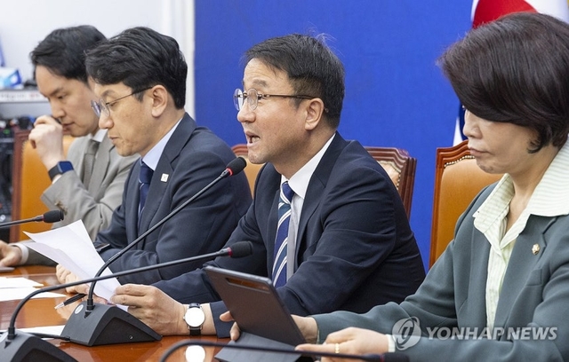 한병도 더불어민주당 원내대표가 19일 국회에서 열린 원내대책회의에서 발언하고 있다. 연합뉴스