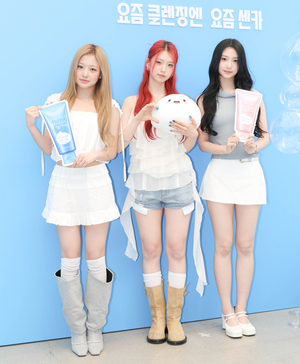 [포토] 포즈취하는 언차일드 하은·예은·이본