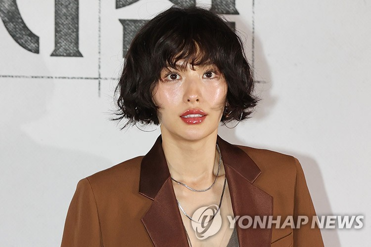 [속보] “재밌냐? 내 눈 똑바로 봐” 배우 나나 집 침입 30대 ‘징역 10년’ 구형