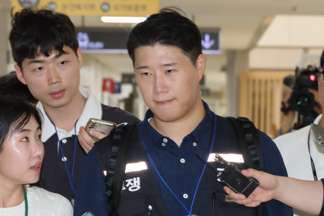 최승호 삼성그룹 초기업노동조합 삼성전자지부 위원장이 총파업 예고 시점을 이틀 앞둔 19일 정부세종청사 중앙노동위원회에서 열린 2차 사후조정 2일차 회의에 참석하고 있다. 연합뉴스