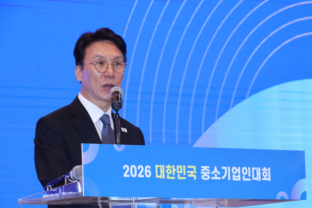 김민석 국무총리가 19일 서울 영등포구 중소기업중앙회에서 열린 2026 대한민국 중소기업인대회에서 격려사를 하고 있다. [연합뉴스]