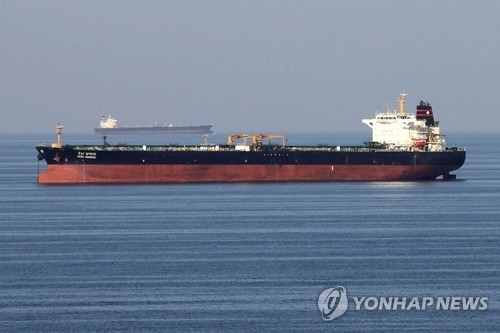 블룸버그 “韓유조선, 호르무즈 통과 중…이란전쟁 후 처음”