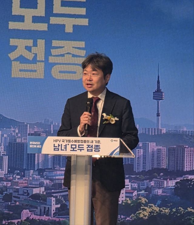 김동현 인하대병원 소아청소년과 교수가 20일 서울 논현동 성암아트홀에서 열린 기자간담회에서 발표하고 있다. 강민성 기자