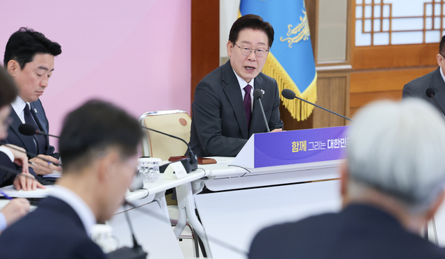 이재명 대통령이 21일 청와대에서 열린 대통령 자문회의·위원회 간담회에서 발언하고 있다. [청와대통신사진기자단]