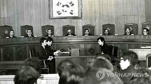 고문·조작 검사 훈장 박탈...법무부, 서훈 전수조사 - 뉴스 썸네일 이미지