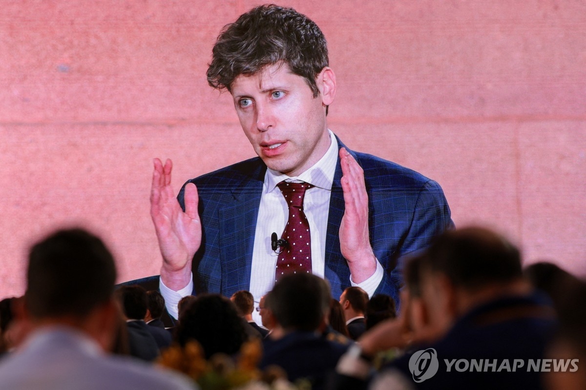 올트먼의 ‘변심’…“AI가 사무직 일자리 파괴하지 않는다”