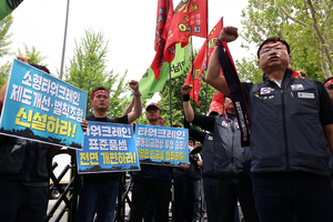 멈춰 선 타워크레인… 입주 지연·분양가 인상 ‘나비효과’ 우려