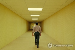 무명 유튜버가 흥행 돌풍…20세 감독의 ‘백룸’, 북미 박스오피스 탑