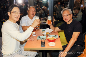 “이번엔 성수 ‘삼쏘회동’”…방한 임박 젠슨황, ‘깐부모임’ 잇는 총수 만남 촉각