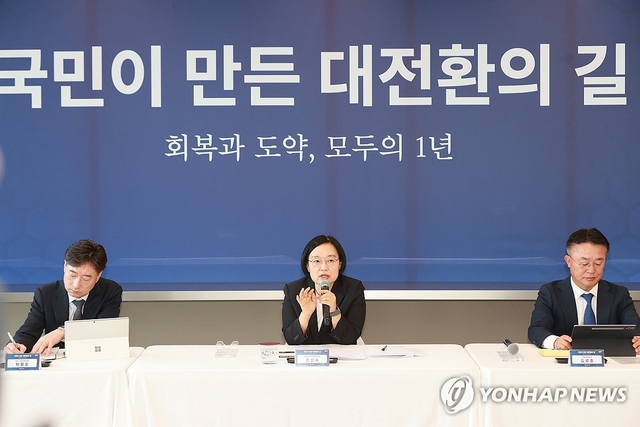 한성숙 중소벤처기업부 장관이 지난 28일 서울 마포구 SVC 서울에서 열린 ‘정부 출범 1주년 기자간담회’에서 모두발언하고 있다. [중기부 제공. 연합뉴스]