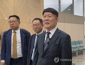 [속보] ‘명의위장 탈세’ 타이어뱅크 회장, 파기환송심서 징역 3년·벌금 141억