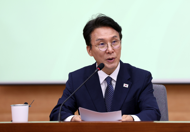 지난달 29일 열린 국가기후위기대응위원회 회의에서 발언하는 김민석 국무총리. 연합뉴스