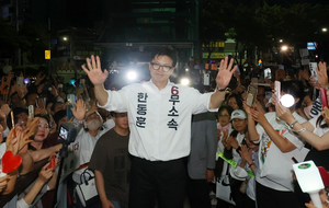 한동훈 “당권파 언행, 보수 품격에 안 맞아… 복당해 재건할 것”