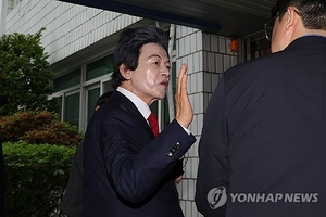 “내년이면 80인데, 수술 완치도 안돼”…허경영, 법원에 세 번째 보석 청구