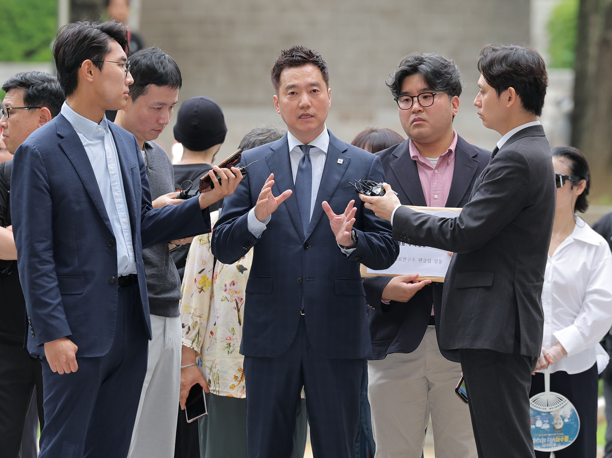 ‘김수현 명예훼손’ 혐의 김세의…강남경찰서, 구속송치