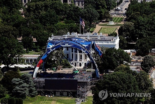 백악관에 설치된 UFC 경기장. AP 연합뉴스