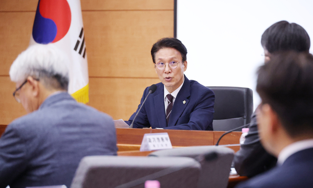 김민석 국무총리가 4일 오전 서울 종로구 정부서울청사 별관에서  정부 드론ㆍ대드론 통합 태스크포스(TF) 최종보고회의를 주재하고 있다. [연합뉴스]