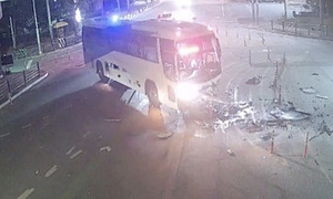 음주단속 불응하고 도망가다 버스와 충돌…20대 남녀 사망