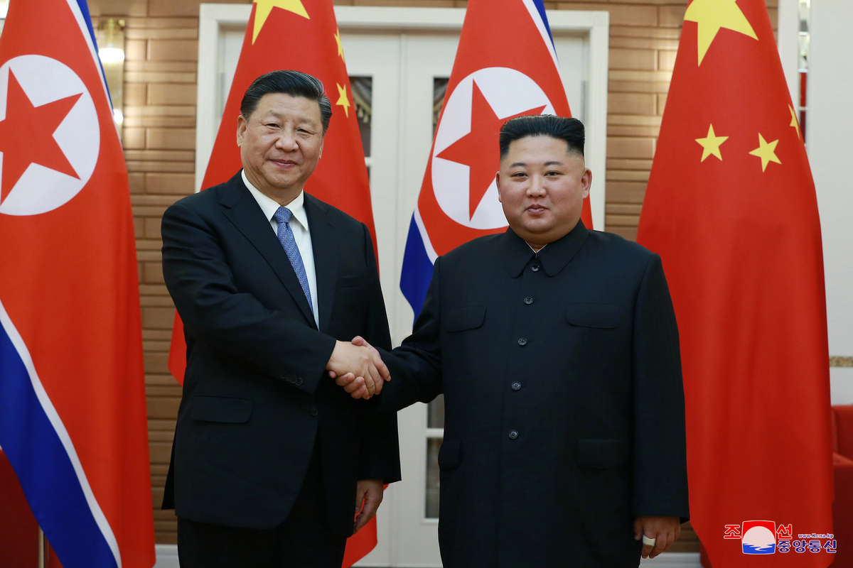 김정은, 좌초됐던 강건호 항해 참관...주애, 전함