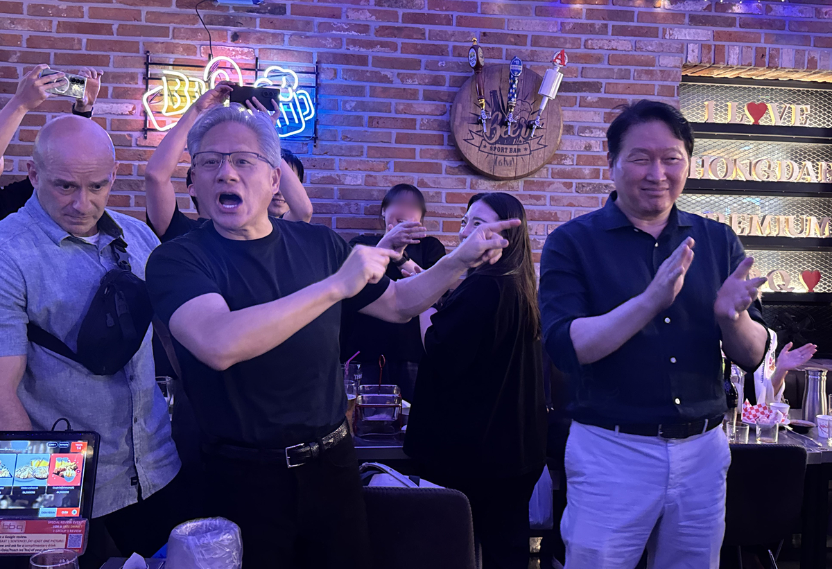 젠슨황 일행 2차는 치킨+위스키…최태원 ‘골든벨’ 울리고 244만원 계산