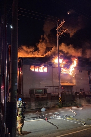 [속보] 안산 포장지 공장서 큰 불…소방 대응 2단계 상향, 인력 152명 투입