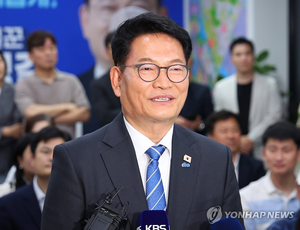 송영길, ‘李대통령 방’ 818호 물려받았다