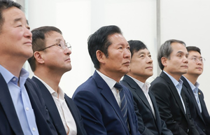 정청래 “대체 불가한 李 대통령… 디테일 강한 리더십”